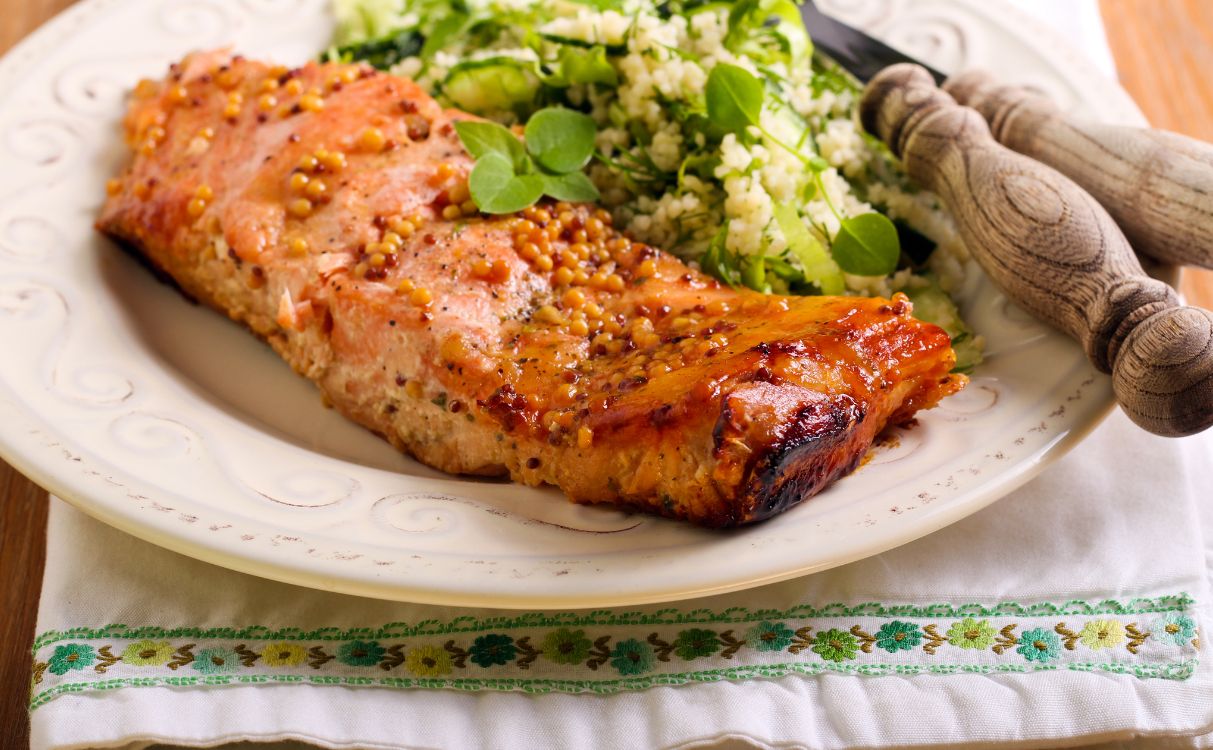 Miso Lachsforelle Warme Dill-Senf Vinaigrette Gurke Radieschen