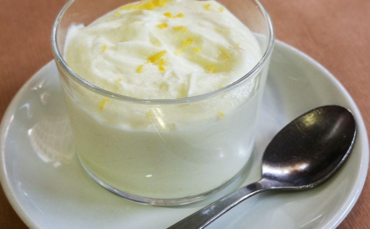 Weisses Tomatenmousse Bunte Kirschtomaten Schnittlauchöl von Franz Schned
